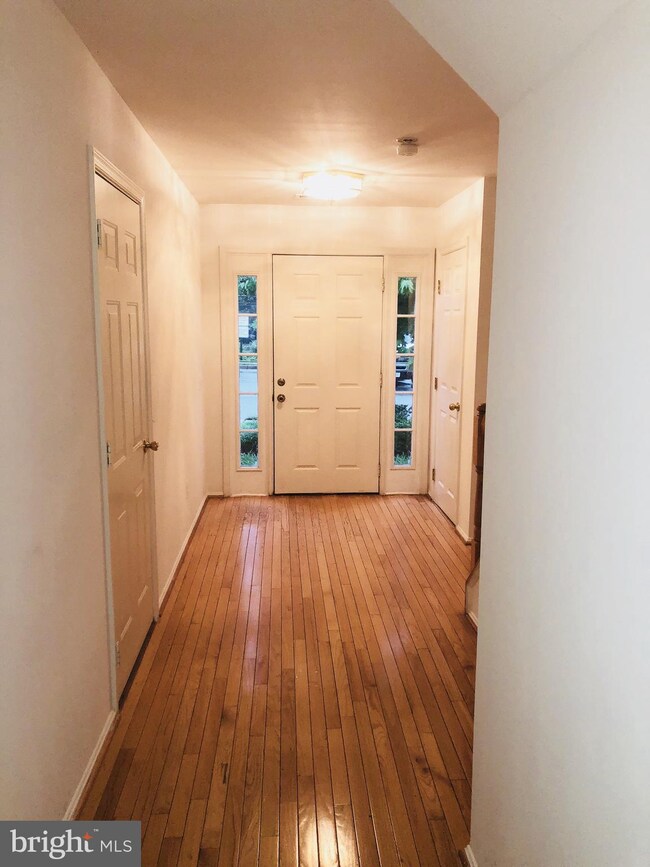 2509 James Maury Dr, Herndon, VA 20171 - photo 3