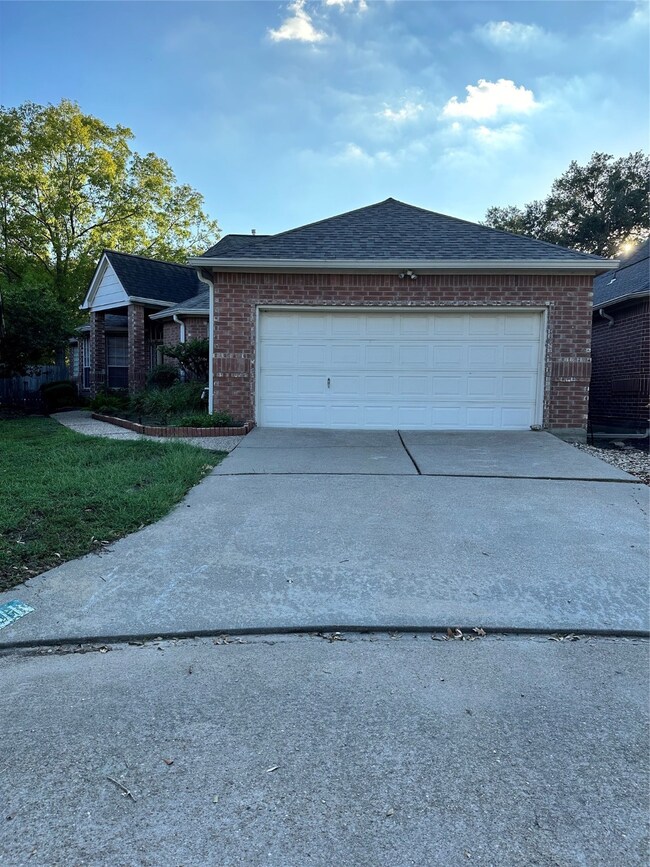 7111 W Hearthstone Green Dr, Houston, TX 77095 - photo 2