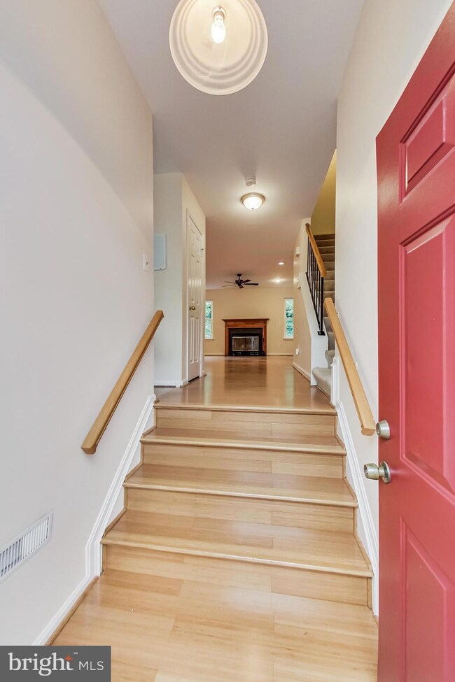 204 Mcdaniel Dr, Purcellville, VA 20132 - photo 3