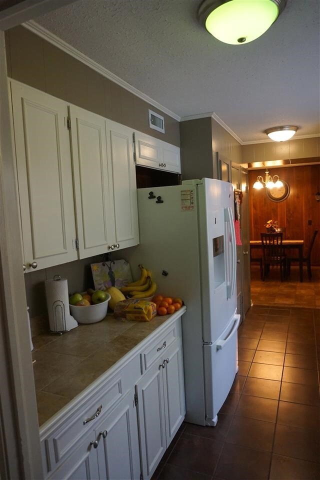 Kitchen again.