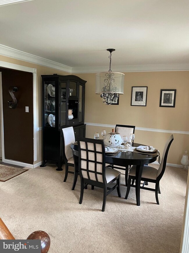 4 Jamestown Ct, Beverly, NJ 08010 - photo 2