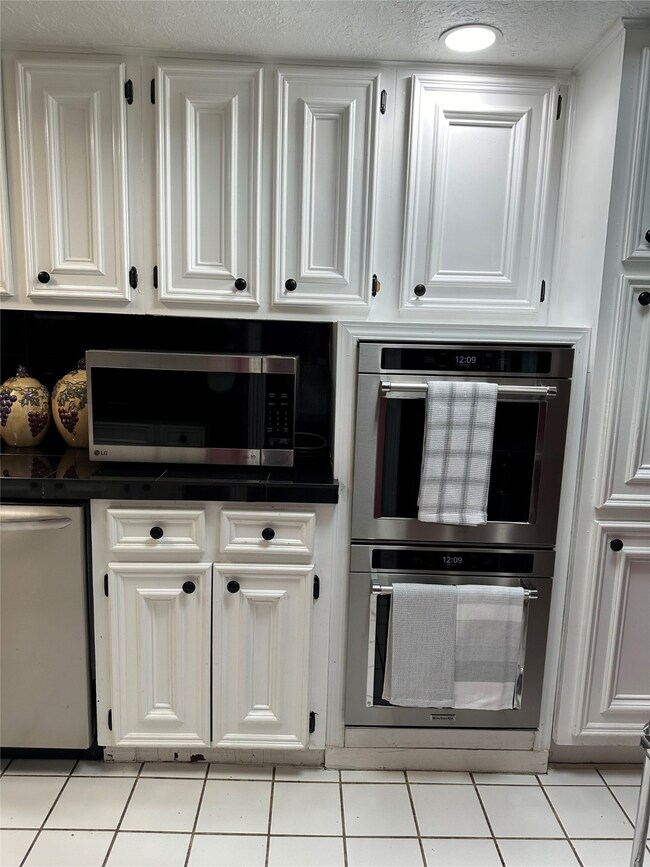 1131 Du Barry Ln, Houston, TX 77018 - photo 7