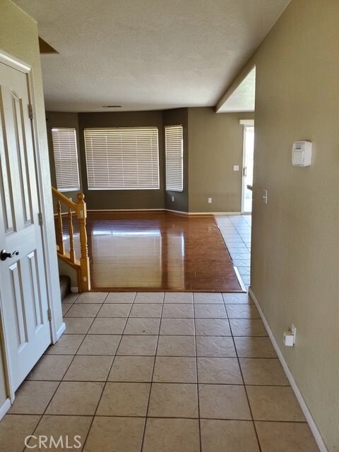 18255 Deauville Dr, Victorville, CA 92392 - photo 3