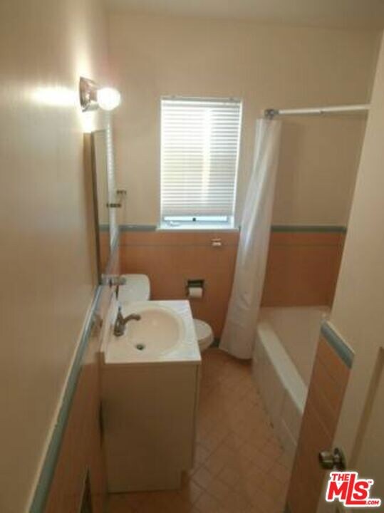 1025 N San Vicente Blvd unit 2, West Hollywood, CA 90069 - photo 5