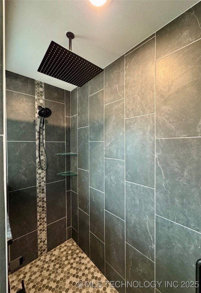 Master shower with rainfall showerhead