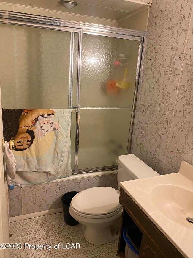 925 W Diamond Ave, Hazleton, PA 18201 - photo 4