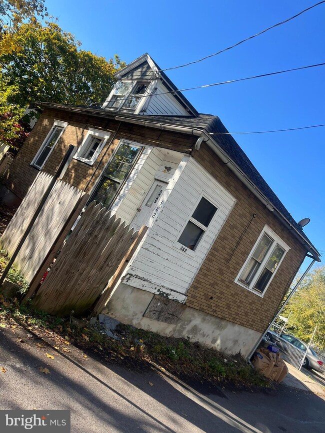 382 Union Aly, Pottstown, PA 19464 - photo 2