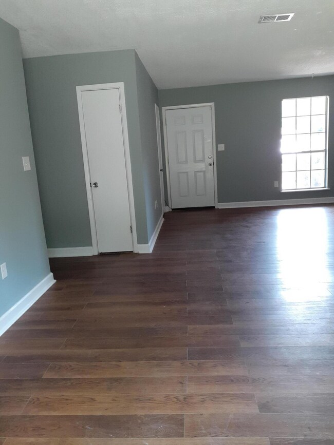 207 Forrest Pkwy, Crestview, FL 32539 - photo 5