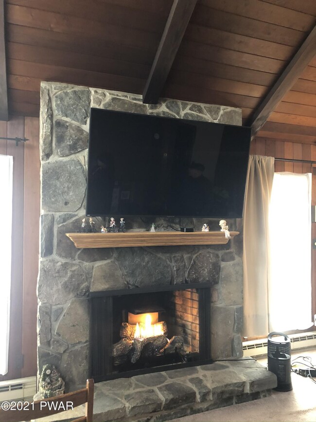 801 Cherry Ct, Hawley, PA 18428 - photo 5