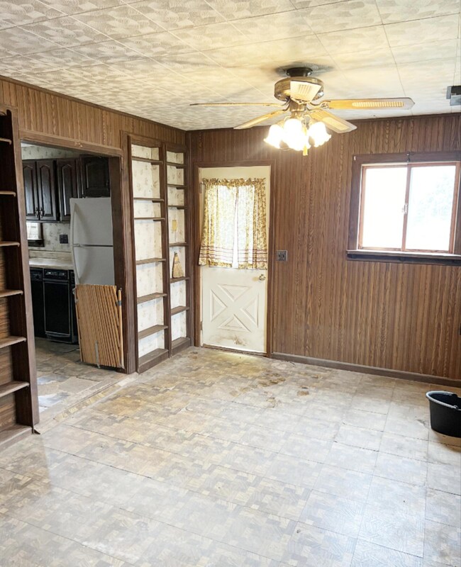 18 S Westfield St, La Porte, IN 46350 - photo 4