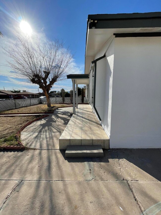 7541 Hermosillo Dr, El Paso, TX 79915 - photo 2