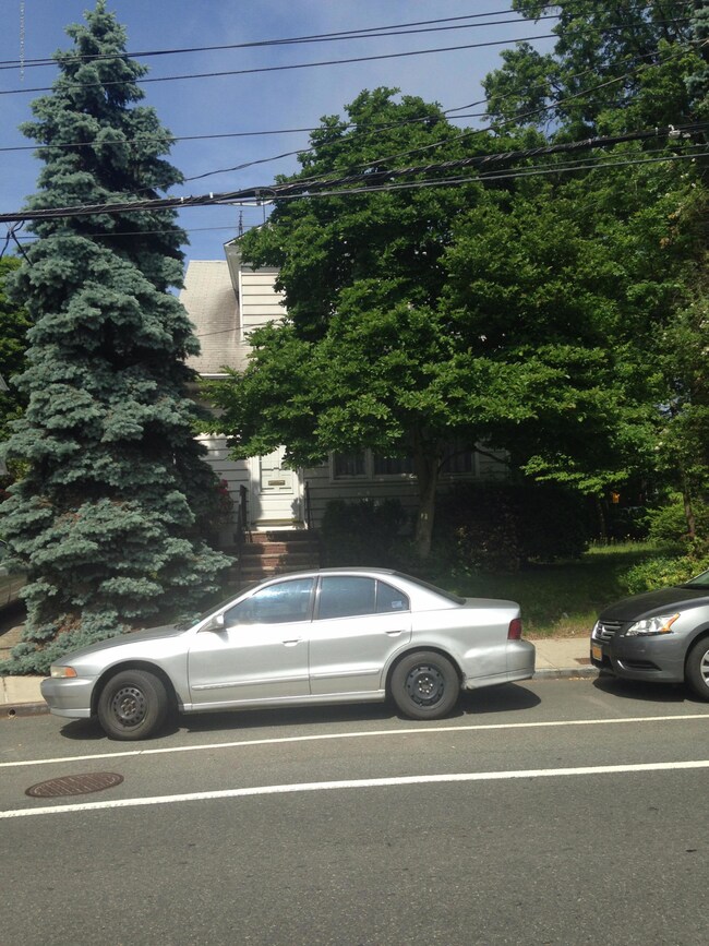 1145 Clove Rd, Staten Island, NY 10301 - photo 2