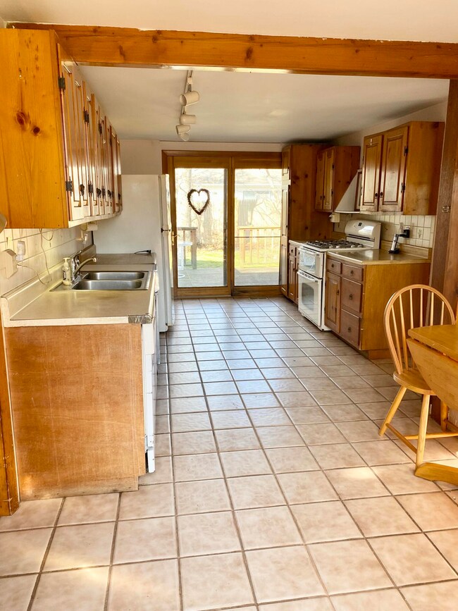 39 Lattimer Kitchen