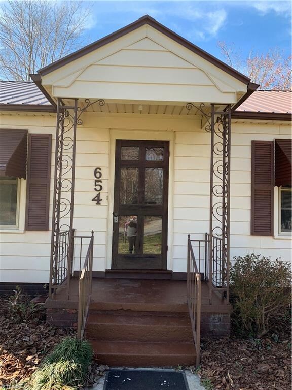 654 Mcdermott St, Asheboro, NC 27205 - photo 2