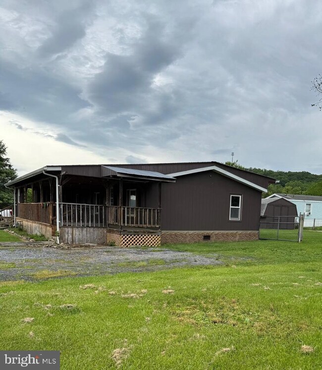 220 3rd St, Moorefield, WV 26836 - photo 3