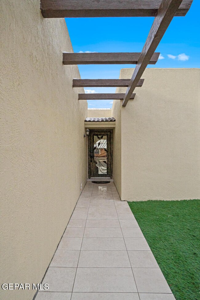 10405 Ashwood Dr unit A, El Paso, TX 79935 - photo 5