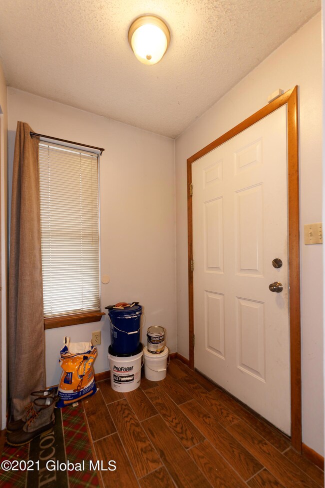 1909 Cambridge Manor Dr unit 1909, Schenectady, NY 12302 - photo 4