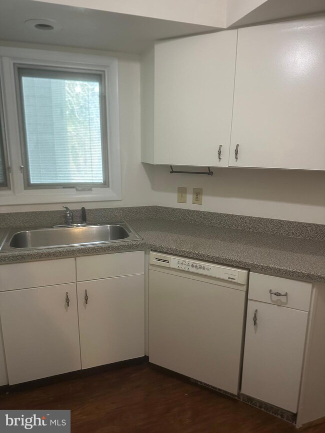 203 Madeline Ct unit 203, Newark, DE 19711 - photo 2