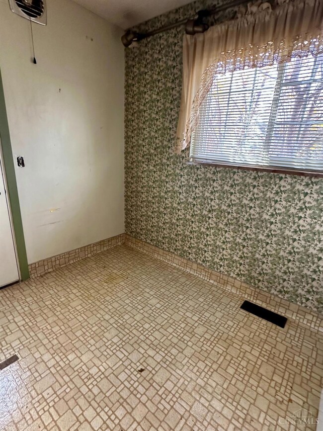 1122 Alcliff Ln, Cincinnati, OH 45238 - photo 4