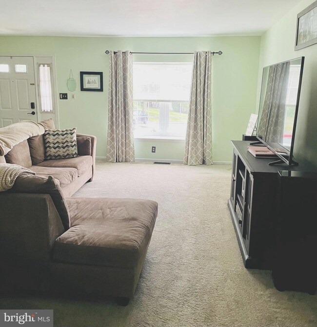 519 Carousel Cir, Norristown, PA 19403 - photo 4