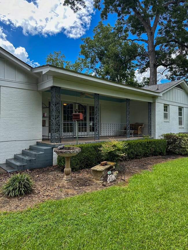 335 N Eufaula Ave, Eufaula, AL 36027 - photo 2