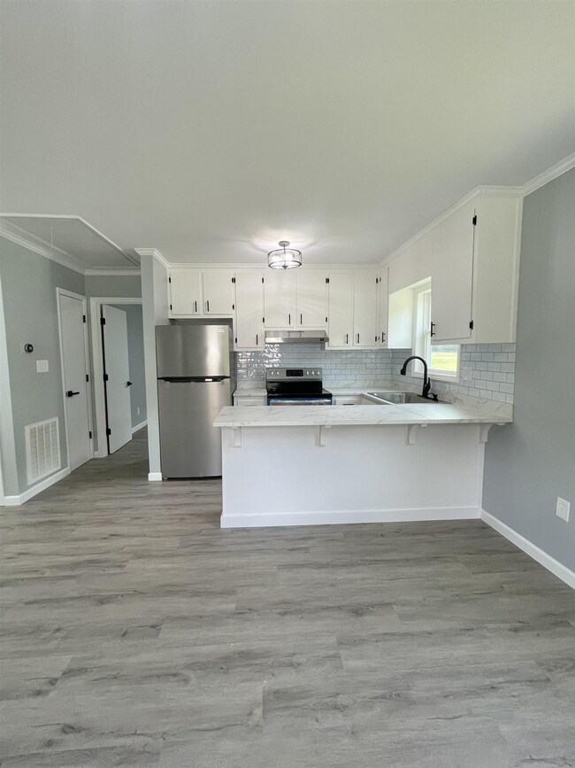 1319 Hodge St, Siler City, NC 27344 - photo 6