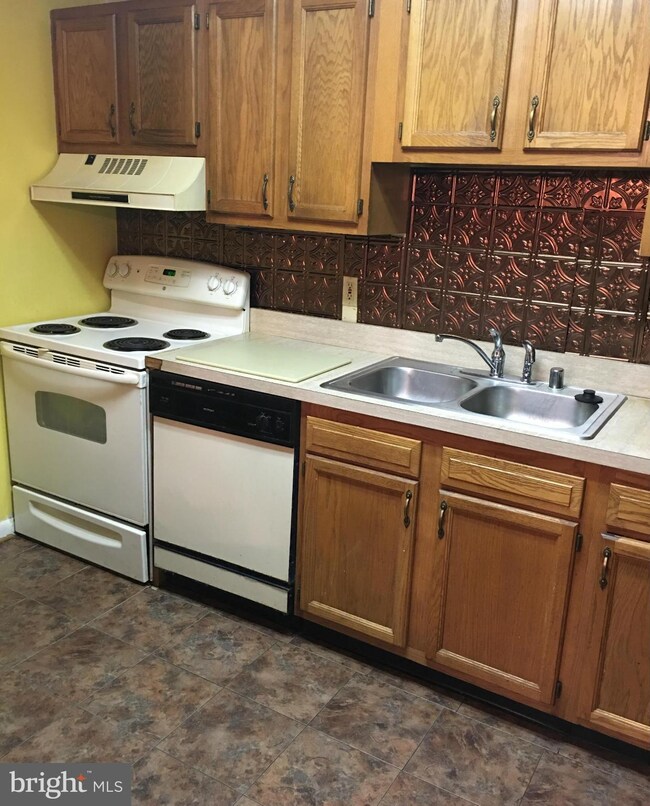 105 W Mill Ave, Capitol Heights, MD 20743 - photo 4