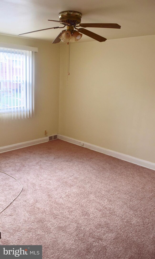 1105 Lyndhurst St, Baltimore, MD 21229 - photo 7