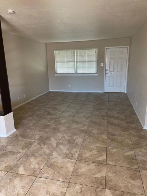 10204 Chinaberry Dr, El Paso, TX 79925 - photo 5