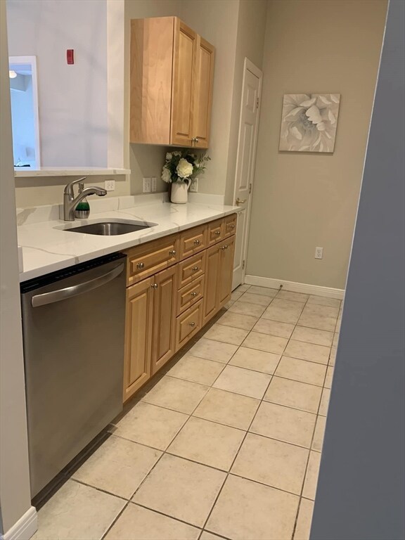 Walnut Place Condominiums unit 415, Peabody, MA 01960 - photo 6