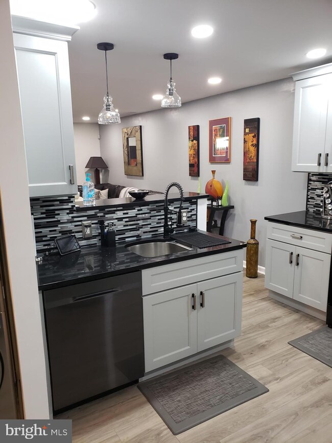 11387 Laurelwalk Dr, Laurel, MD 20708 - photo 5