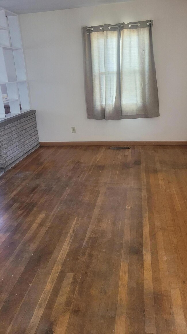 633 Roth Ave, Columbus, OH 43228 - photo 5