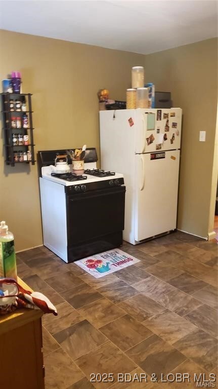 204 W 4th St, Dixon, MO 65459 - photo 4