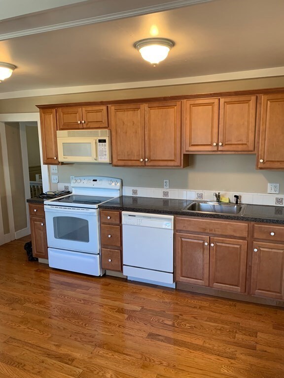 5 Curtis St unit 2, Salem, MA 01970 - photo 3