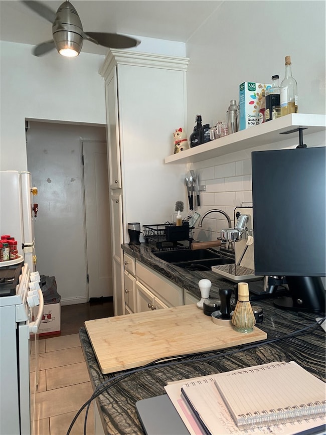 Kitchen looks like new