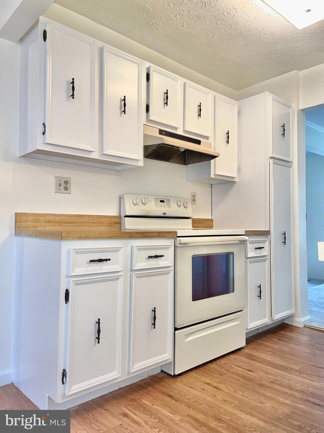 2105 Lang Dr, Crofton, MD 21114 - photo 4