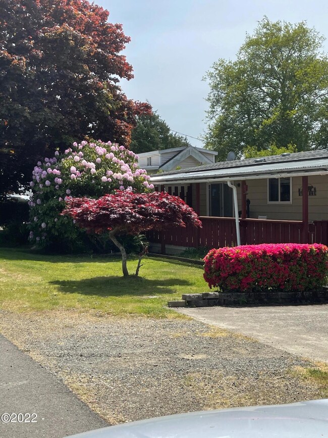 549 SE Reef Ave, Lincoln City, OR 97367 - photo 2