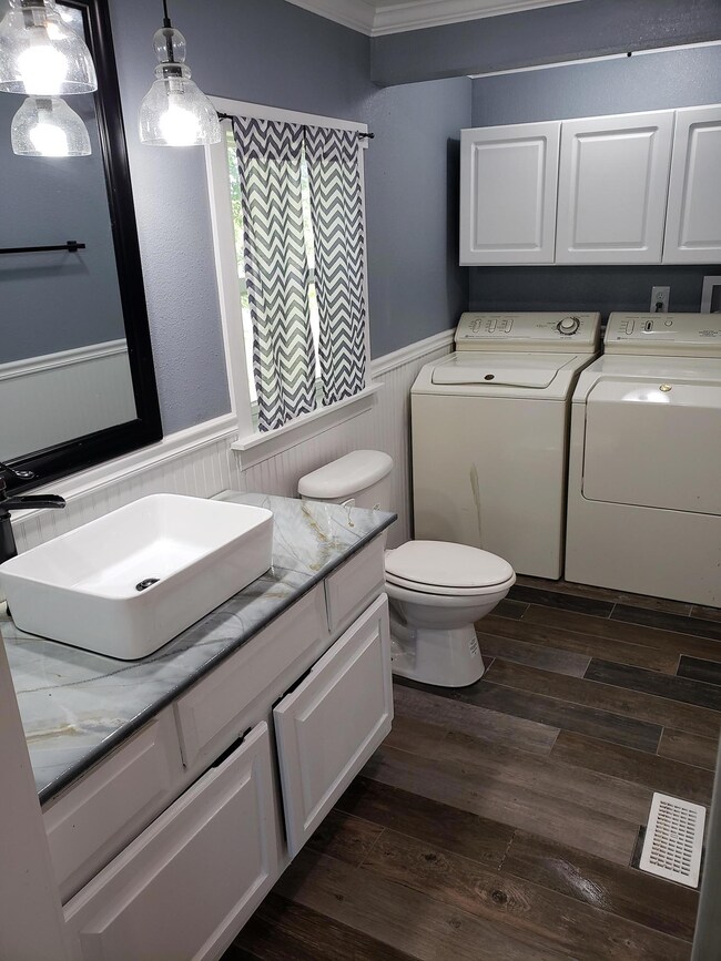 911 S Woodland Dr, Mandan, ND 58554 - photo 3