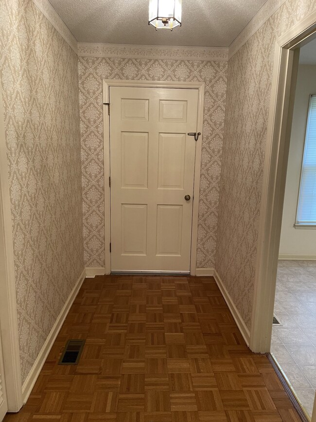 1702 Wildwood Dr, Shelbyville, TN 37160 - photo 6