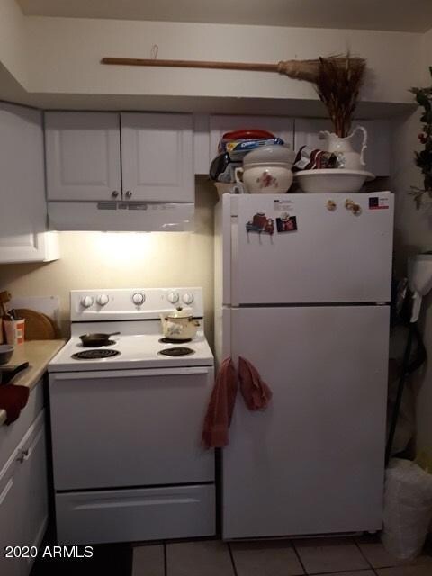 #4 Kitchen Range_Refrig
