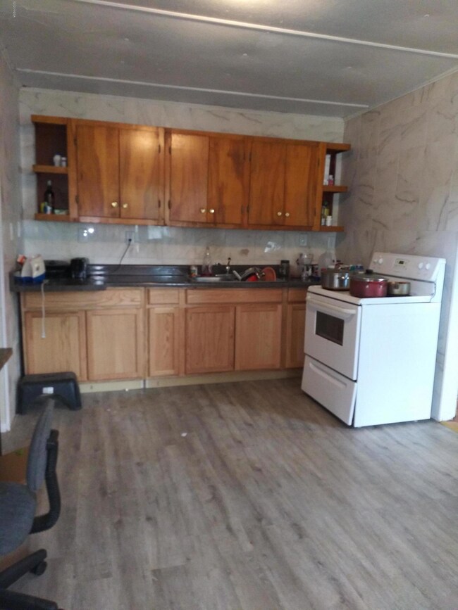 2871 Village Green Dr, Macon, GA 31206 - photo 5