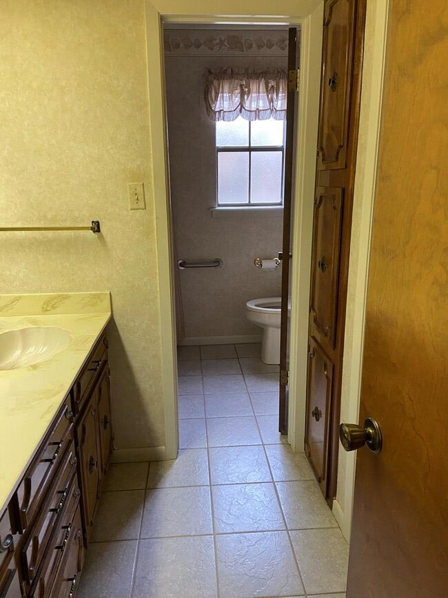 1715 Longhorn Ave, Bay City, TX 77414 - photo 6