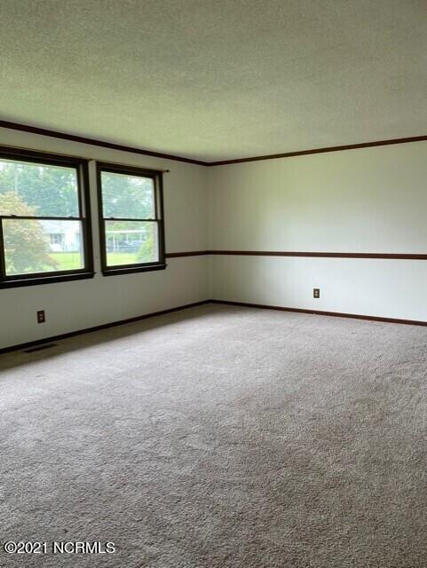 302 Woodview Ct, Jacksonville, NC 28540 - photo 5