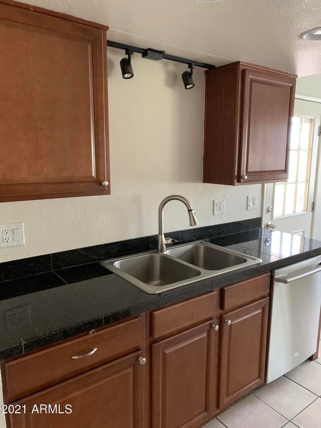 Kitchen 2 *th