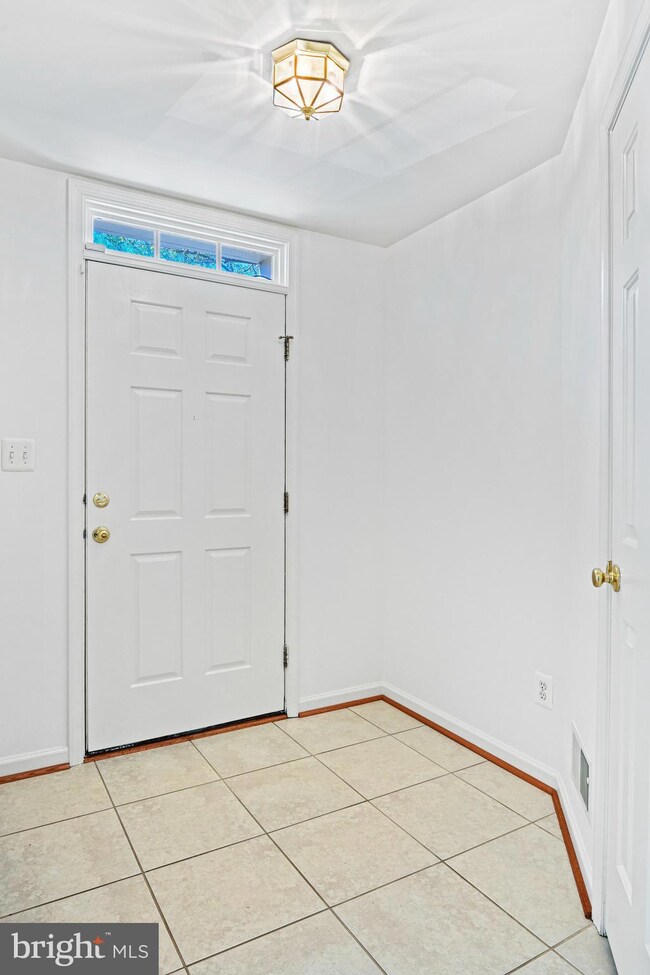 2567 Chase Wellesley Dr, Herndon, VA 20171 - photo 4