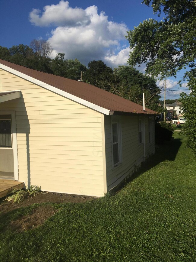 246 East St, Logan, OH 43138 - photo 4