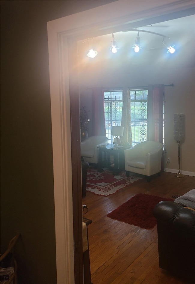 10130 Bretton Dr, Houston, TX 77016 - photo 4