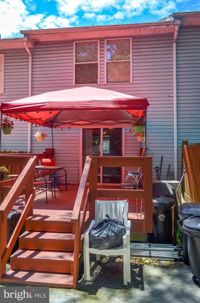 63 Cobber Ln, Baltimore, MD 21229 - photo 2