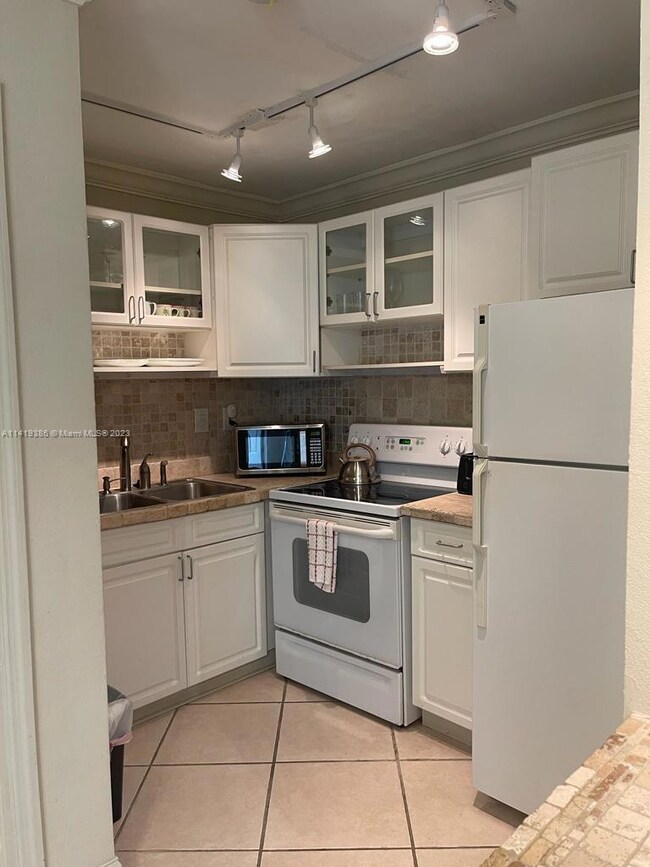 3228 NE 15th St, Pompano Beach, FL 33062 - photo 7