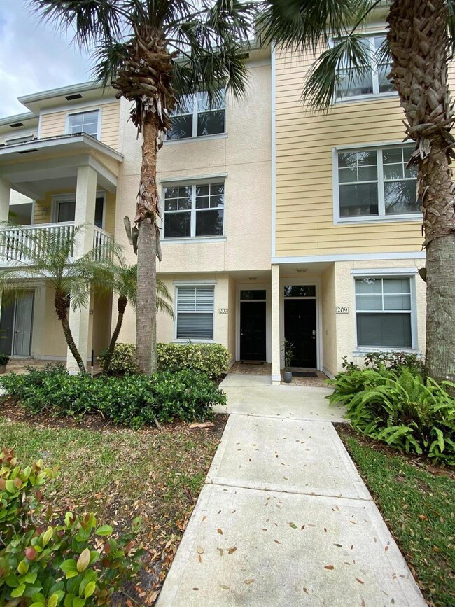155 Galicia 207 Way unit 207, Jupiter, FL 33458 - photo 3